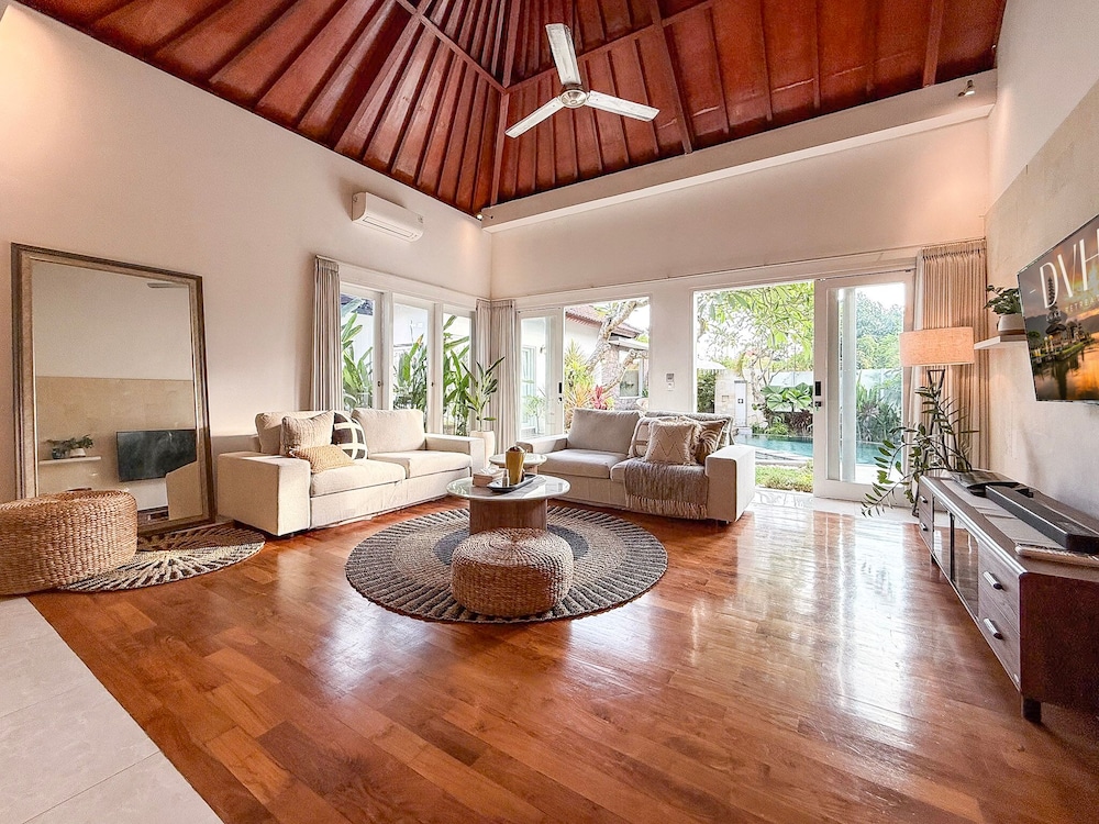 Villa St Calyx by DVH Luxe Retreats 3BR