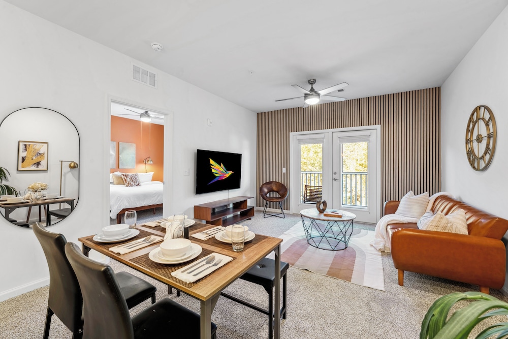 Luxurious Apartments - Pool Gym Bikes