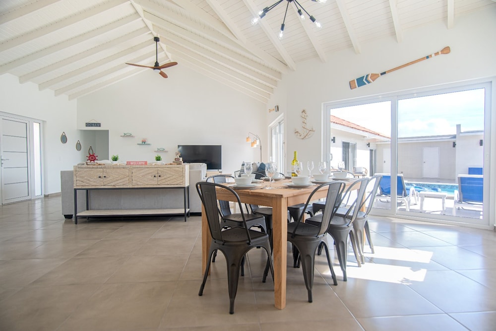 Breathtaking Prvt 4BR Pool Villa 5 Min to Beach