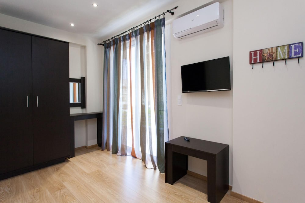 Glyfada Vacations - Artistic 3 bdr Apartment With sea View in Glyfada - Property Image 11