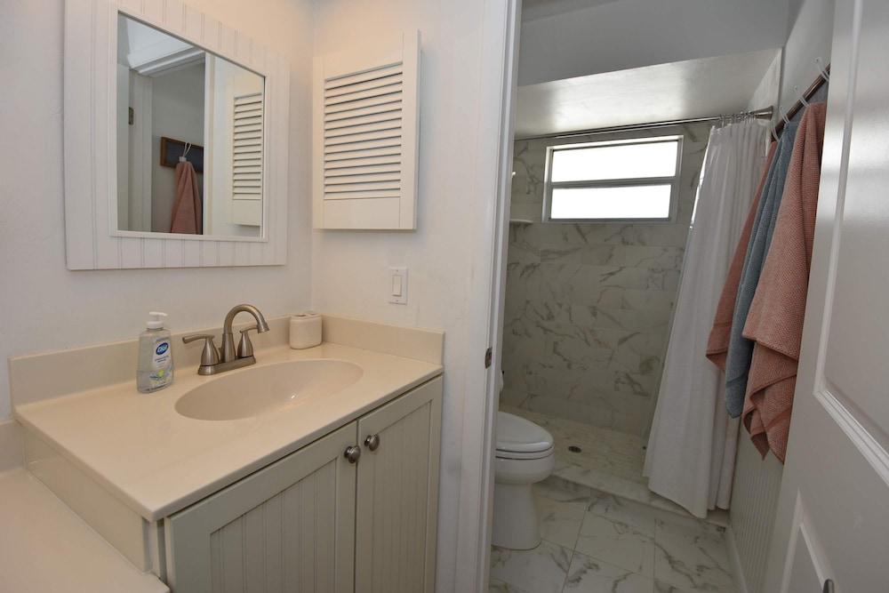 Sea Colony Cottage - Beachside Cottage in Beachfront Community w Pool