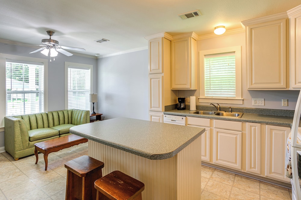 7 Mi to Ole Miss: Quiet Rural Retreat w/ Yard!