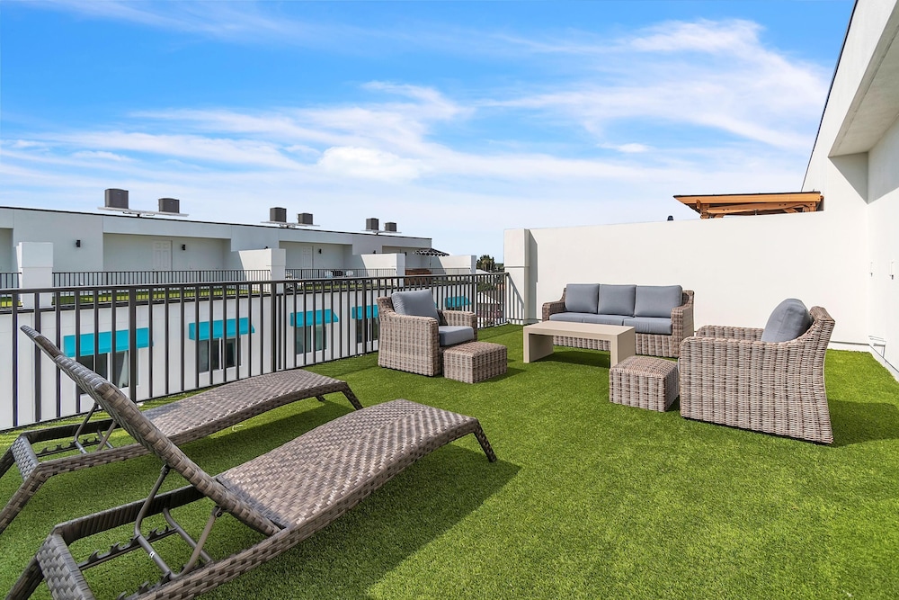 Azul Townhomes A3 - Sunrise