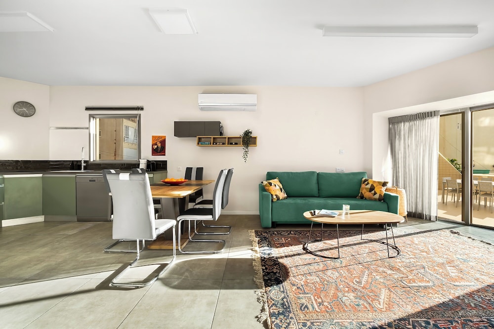 Netanya Beach Pool Studio by Sea N' Rent