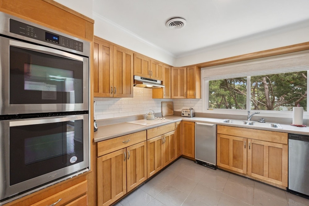 Hellenic Haven 6 Bedroom Home