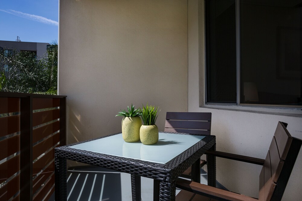 Hollywood 2 - Luxury Family Suite - Image 1