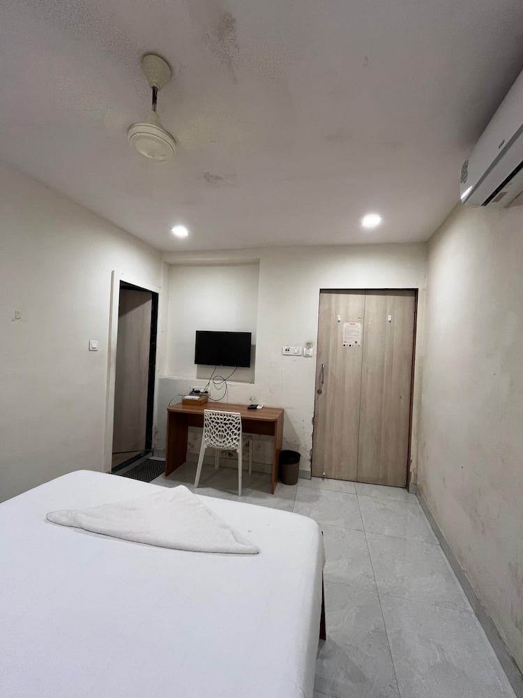 Red House Hostels