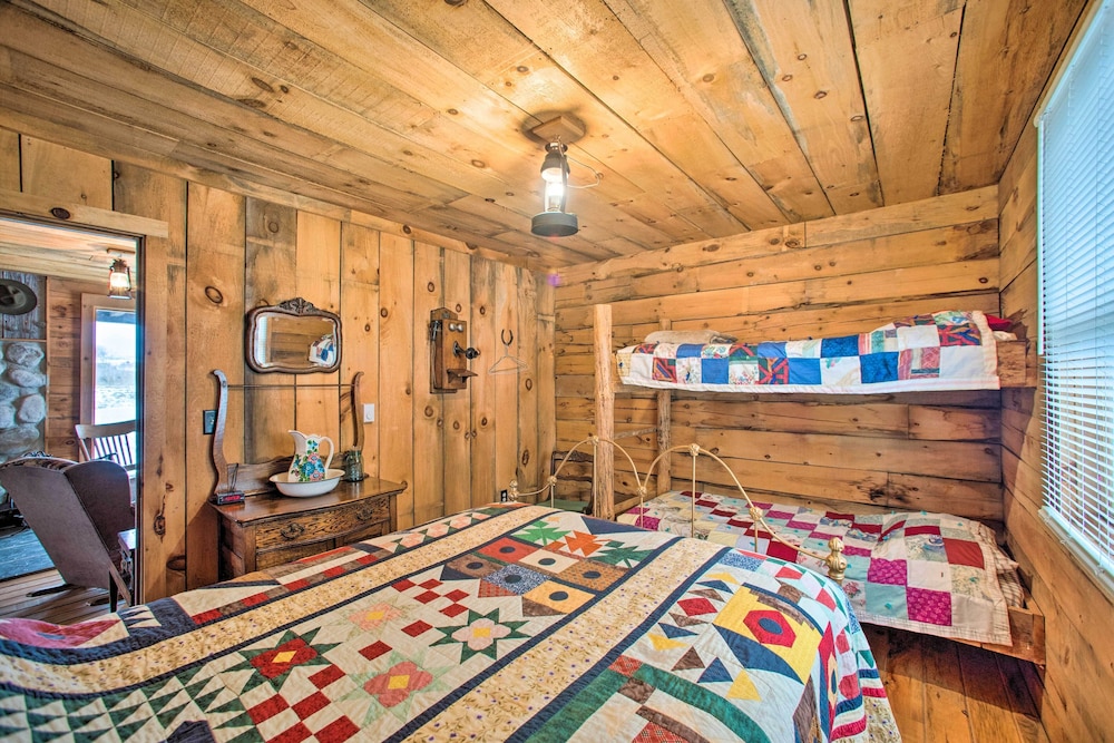 Secluded Powersville Cabin: 25 Mi to Lake Paho!