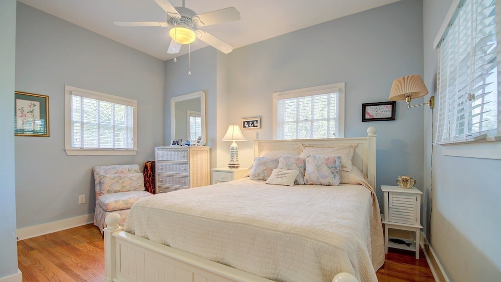 Pawleys Island Vacations - Screened Porches, Decks, Rockers, Hammocks And An Upstairs Balcony With Ocean Views 5 Bedroom Home by RedAwning - Property Image 5