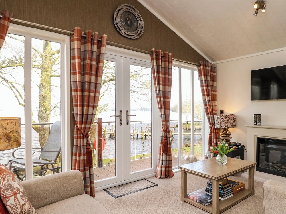 Shoreside Lodge