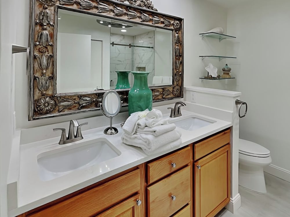 Surfside #1610 by Southern Vacation Rentals