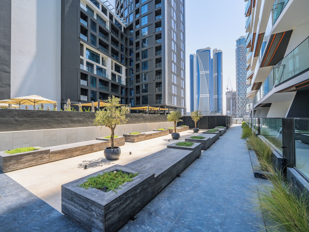 Jaw-Dropping Canal Views From This Stylish Condo