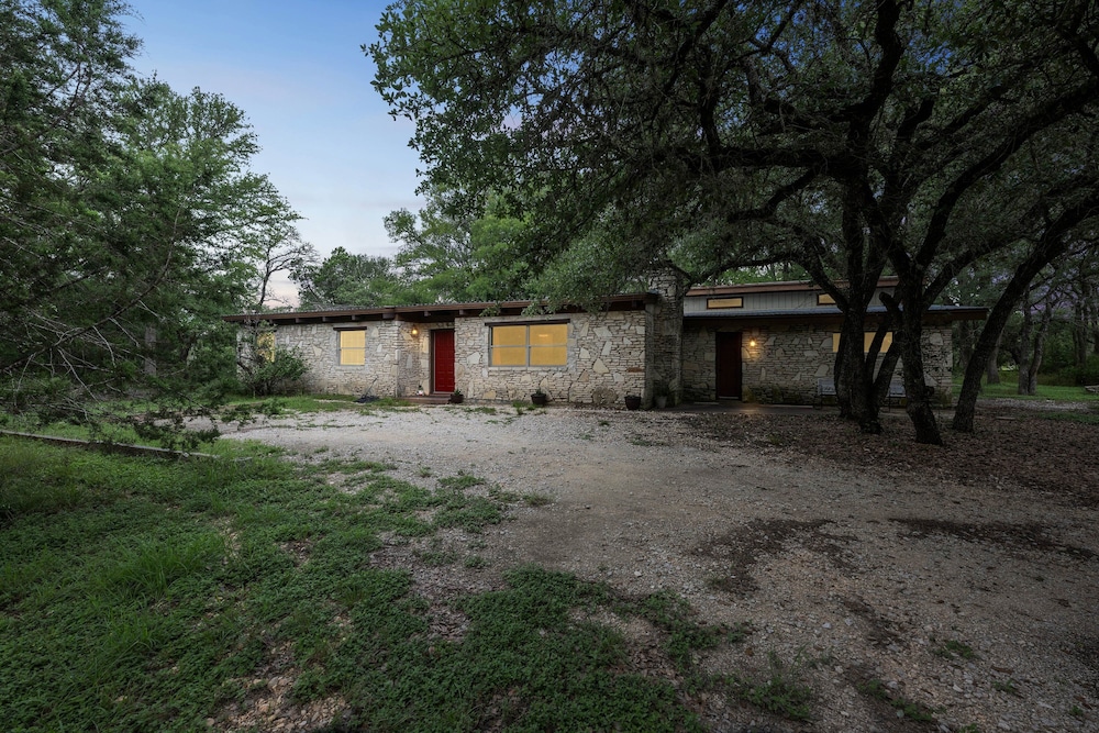Hill Country Getaway Near San Marcos River 3 Bedroom Home