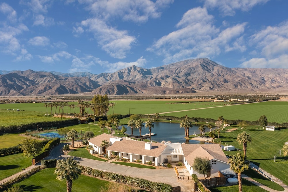 Buena Vista by Avantstay Massive Outdoor Oasis w Pool Spa Firepit