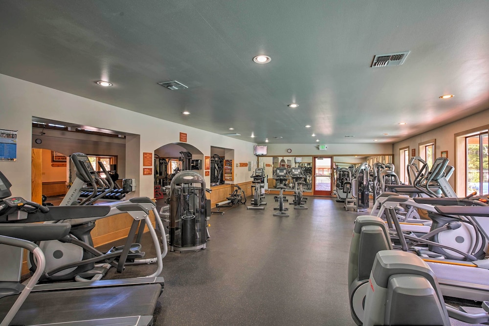 8 Mi to North Tahoe Beach: Truckee Resort Condo
