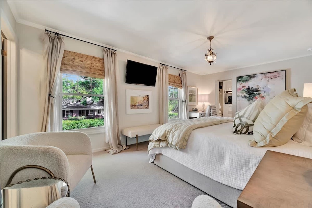The Royale 2B 4B Luxury Garden Pool Yoga Room
