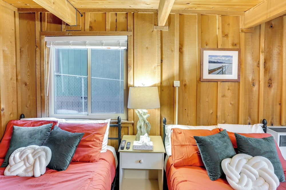 Near Skiing & Hiking: Dog-friendly Big Bear Cabin view 4