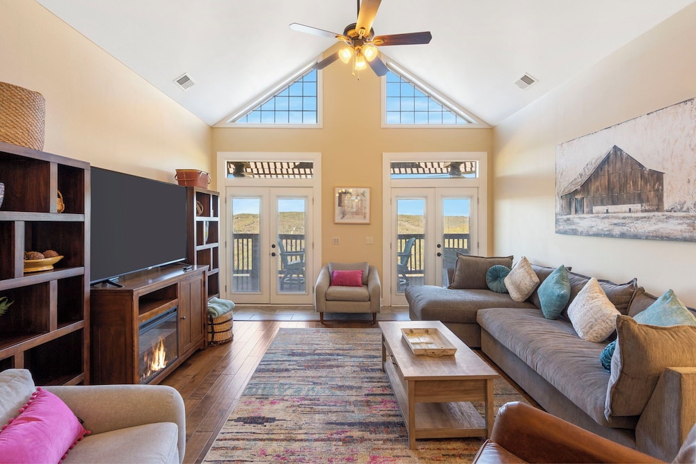 Luxury Penthouse - Amazing Views! Near Sdc!