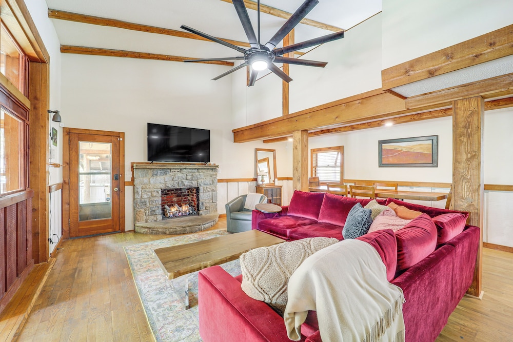 2 Mi to Appalachian State: Cabin w/ Outdoor Spaces