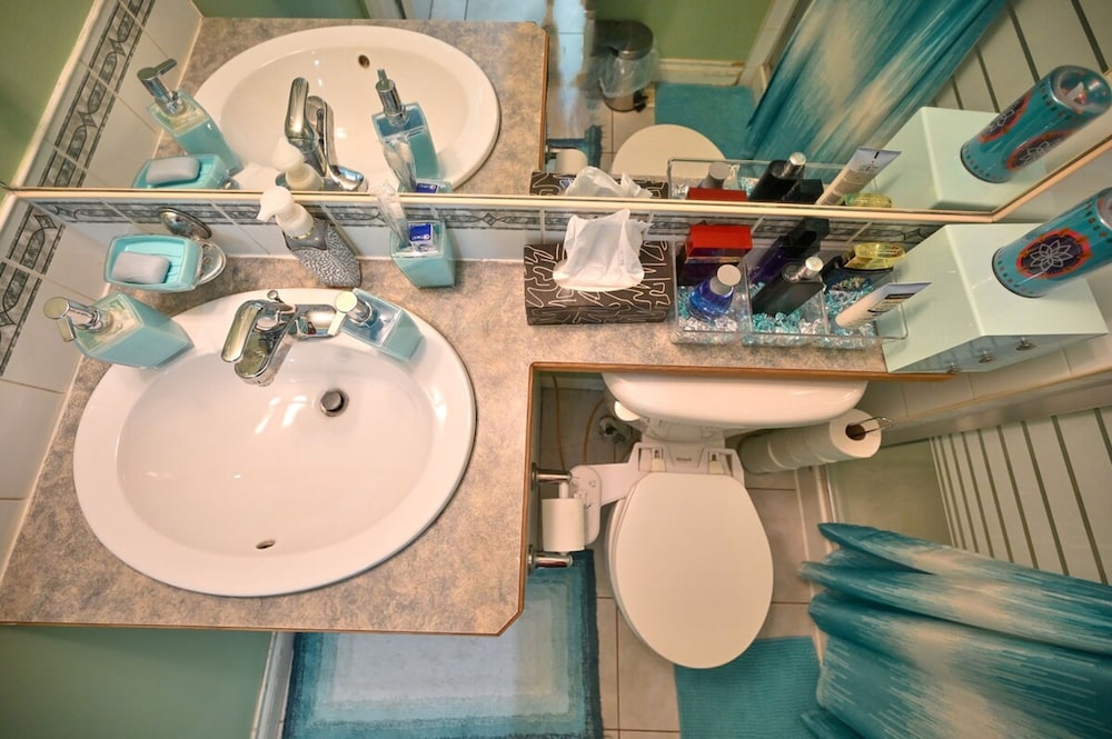 48A Luxury Lake Home w Massage Meditation Gym A C