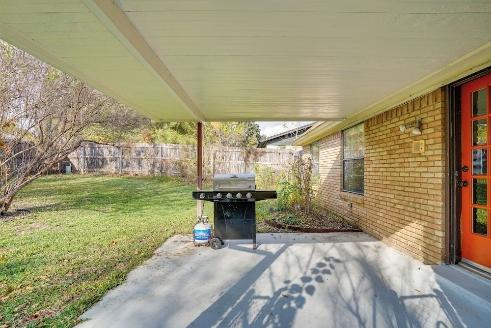 3 Mi to Lake Arlington: Texas Family Home