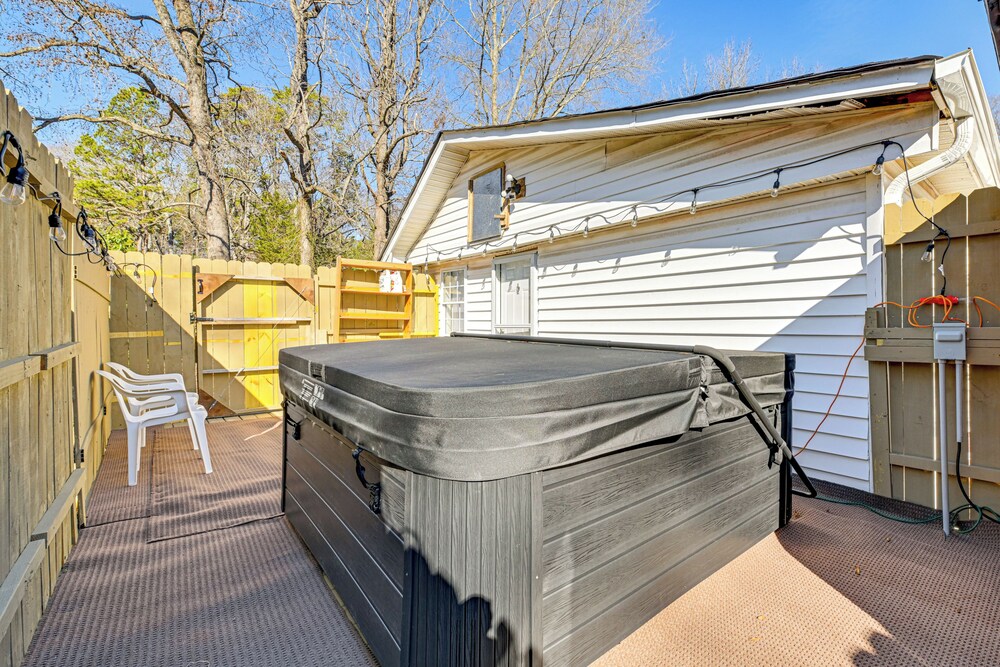 Hot Tub & Sauna: Kannapolis Bungalow