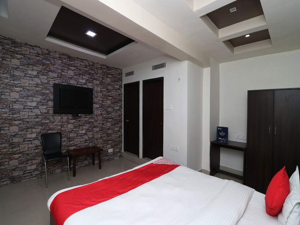 OYO 11722 Crystal Guest House