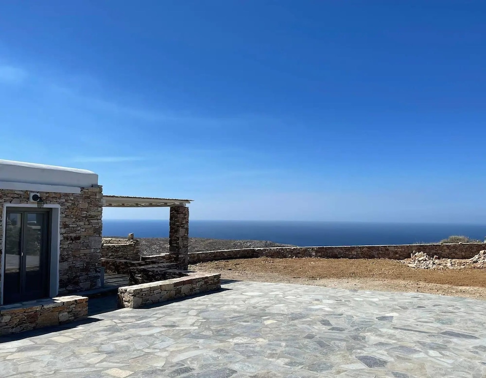 Rustic Stone House in the Heart of Folegandros photo 2