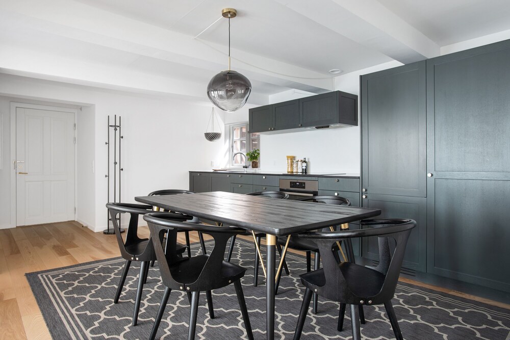 Sanders Regent - Lovely 2-bdr Apt w Terrace view 5