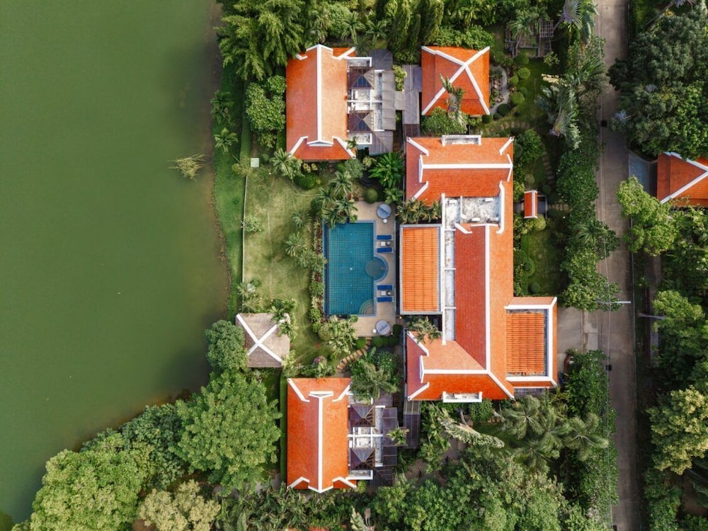 Famous Baan Bua Luxury Estate V238