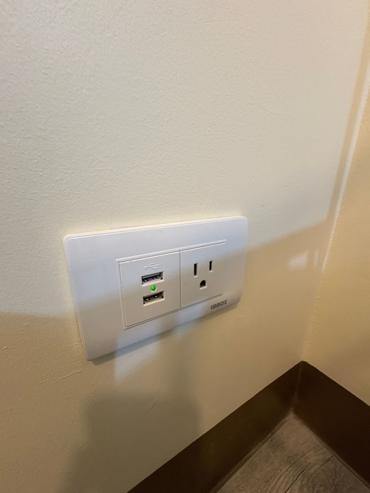 New Bachelor's Pad Across Ateneo Uni With Free Fast Wi-fi, AC Room, hot Shower