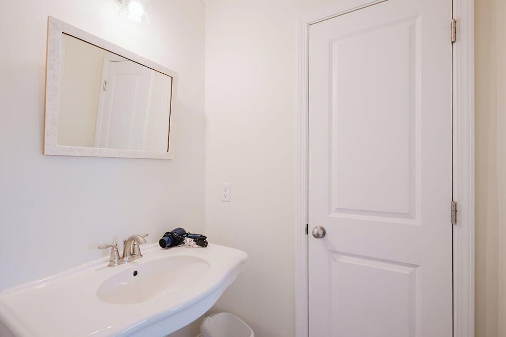 Mary Margaret Cottage - Spacious 4 Bed Coastal Home, Historic Old Town Bluffton