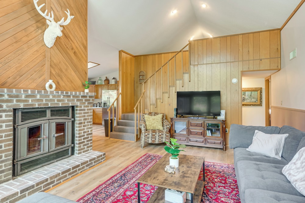 Pool Access: Peaceful Cabin in The Woods Resort!