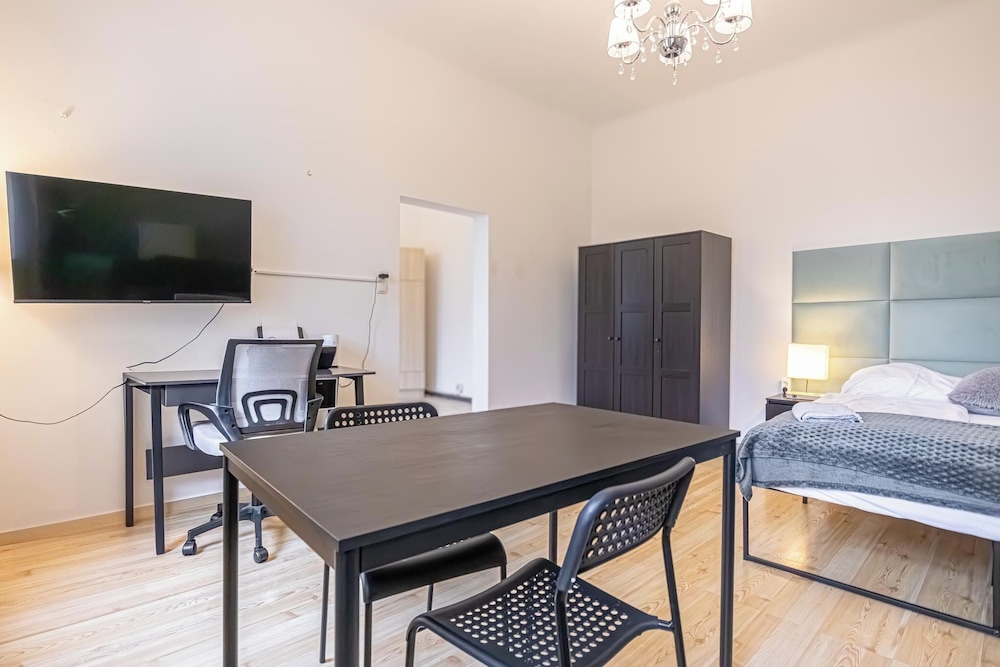 Spacious 1BR Apt Near Danube