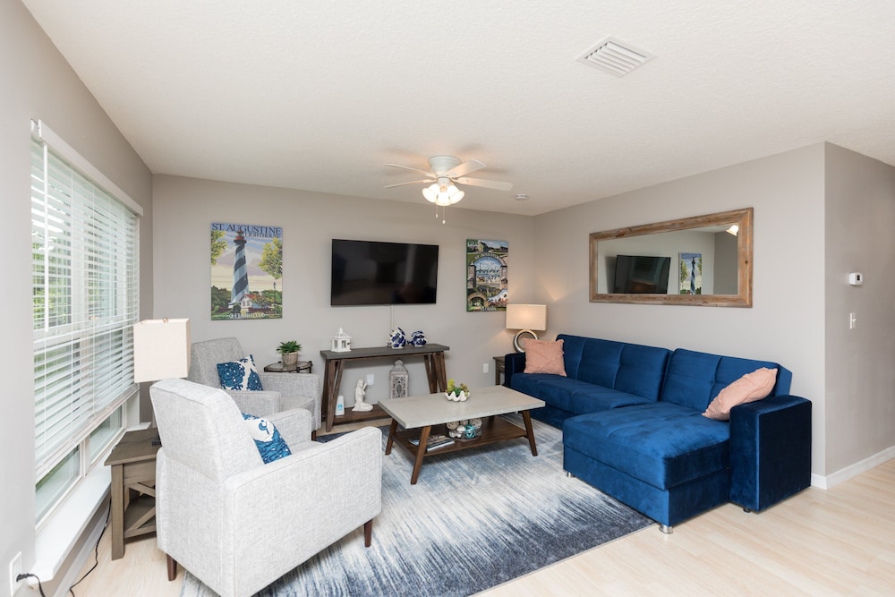 Charming Downtown Cottage 3 Bedroom Home