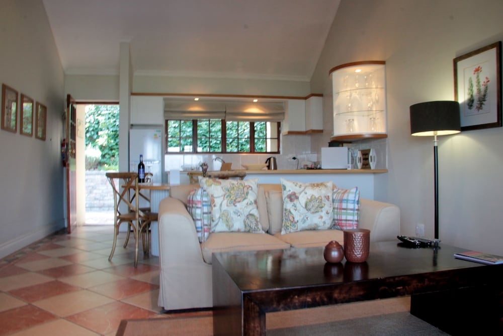 MontMartre Chalets and Guest House