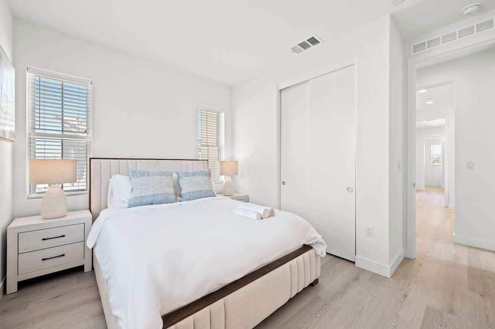 Stylish 3BR Oasis in Palm Desert Near El Paseo Zoo