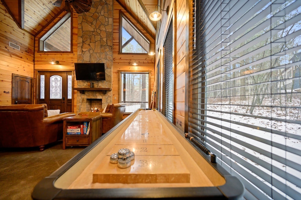 Cabin Vibe - Bunkroom - 3 King - Firepit - Shuffleboard