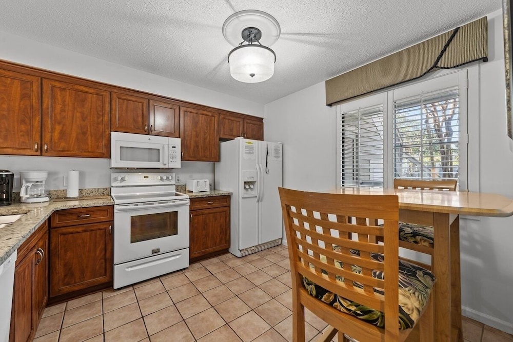 Windsor Court 11c 2 Bedroom Condo