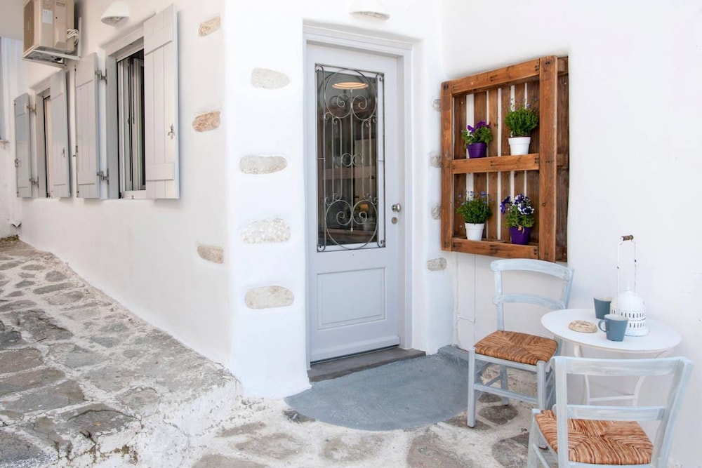 Portes View Traditional House photo 1