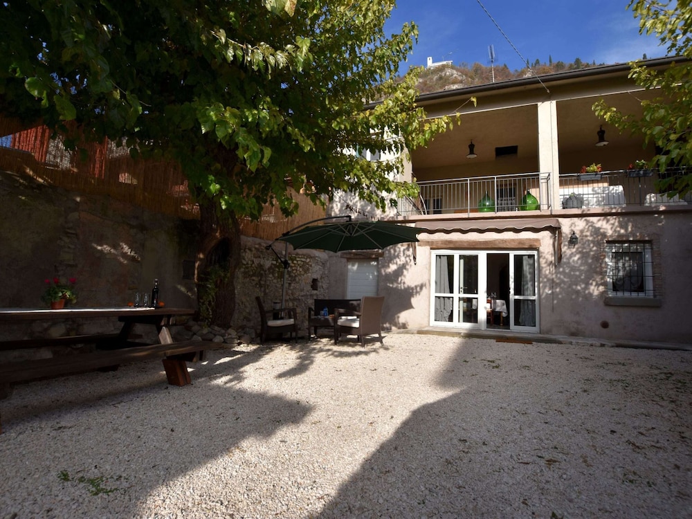 Ancient, Renovated Farmstead With Private, Equipped Garden photo 4