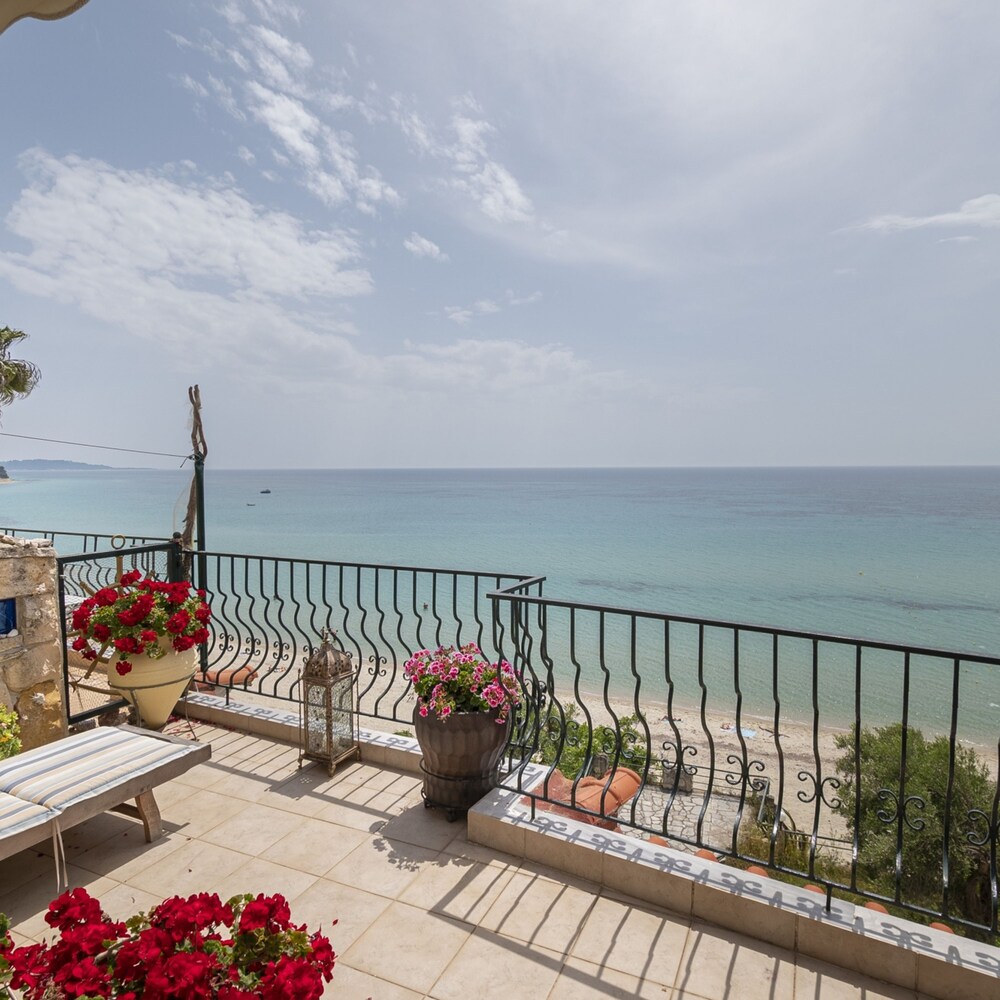 Poseidon Seafront Apartment by Rentalspro