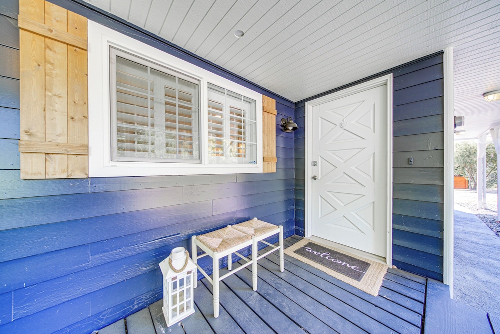 Mtn-view Camano Island Retreat Overlooking Beach