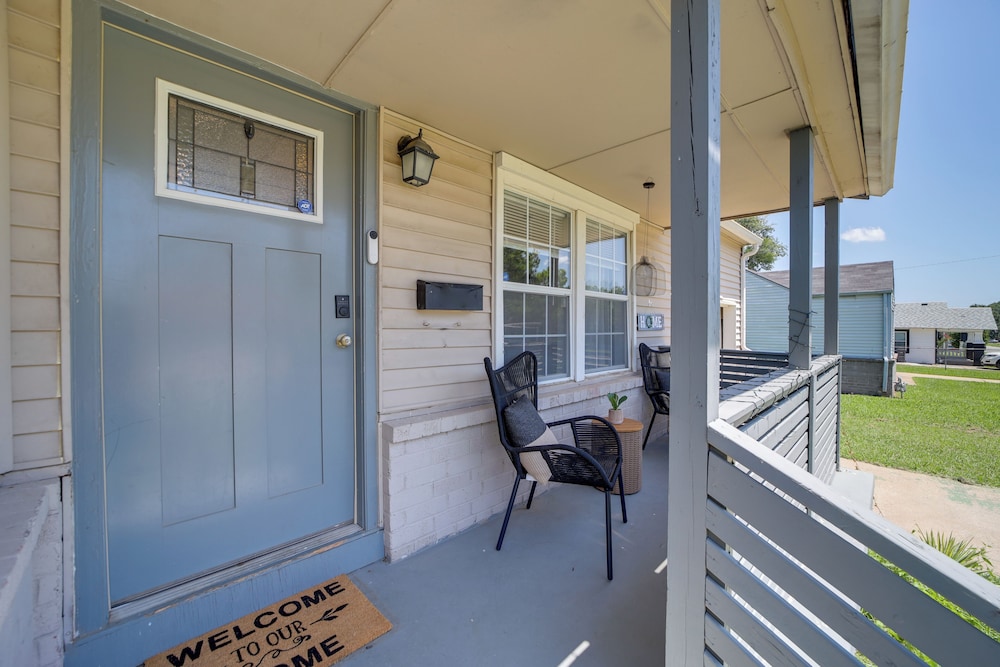 1 Mi to Tulsa Arts District: Home w/ Yard!