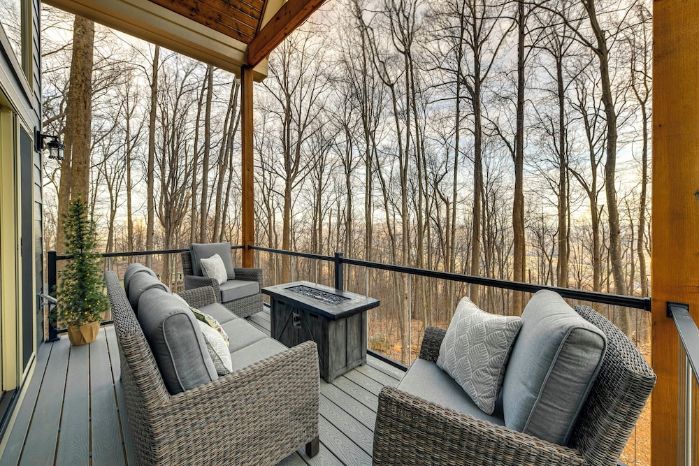 Couple's Getaway in Stoney Creek at Wintergreen!