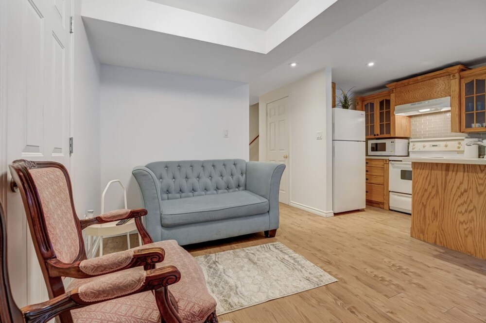 Comfortable Whitby 2 Bedroom Lower Suite
