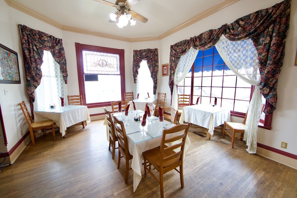 Irwin Street Inn