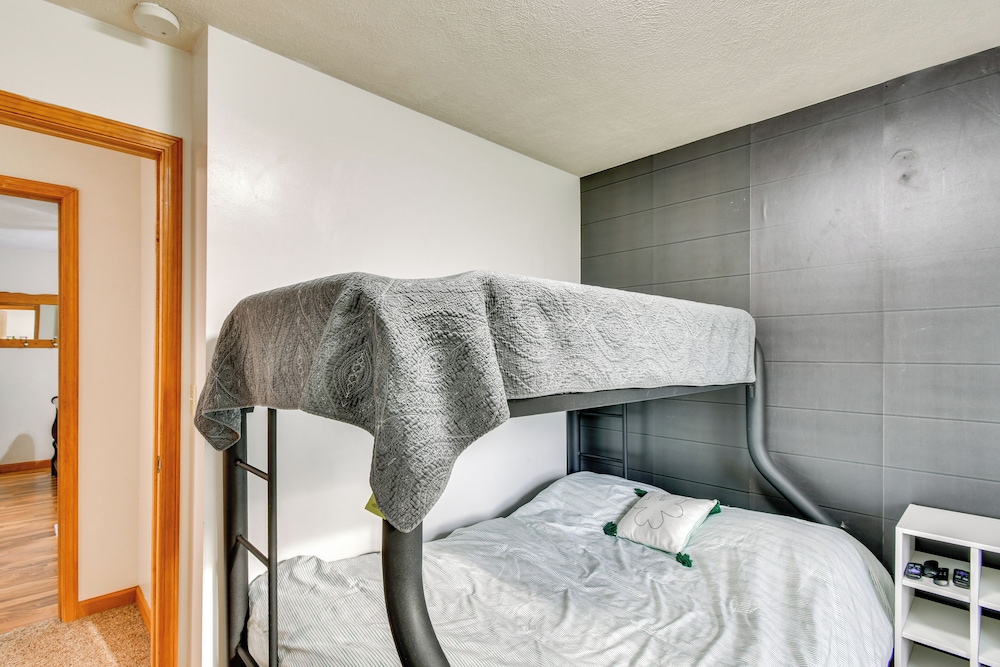 2 Mi to Turtle Creek Casino: Home w/ Game Room!