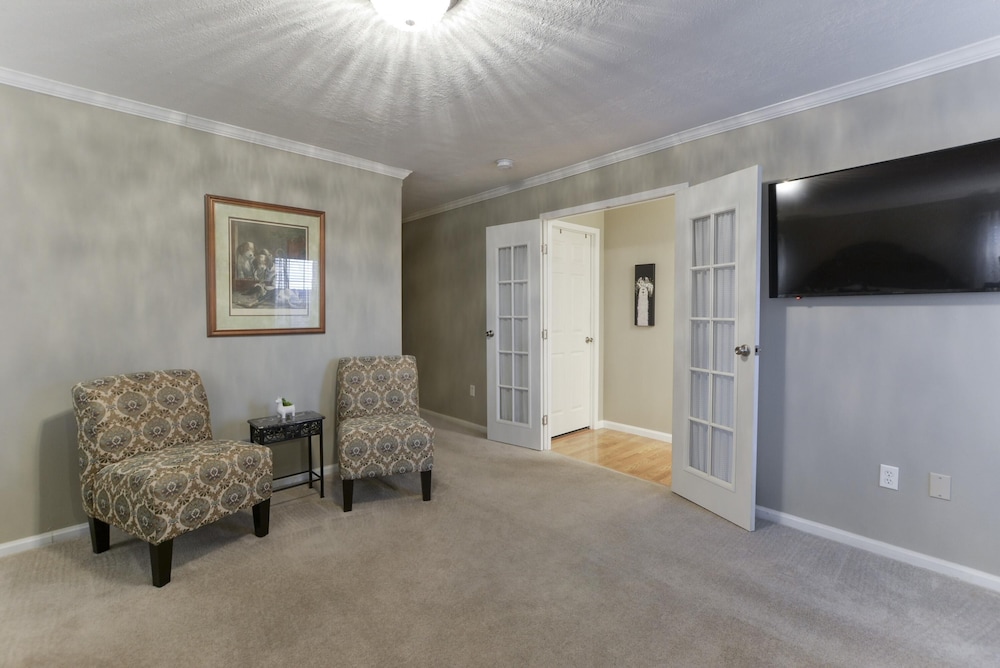 Harrison Vacations - Llama House - Property Image 3
