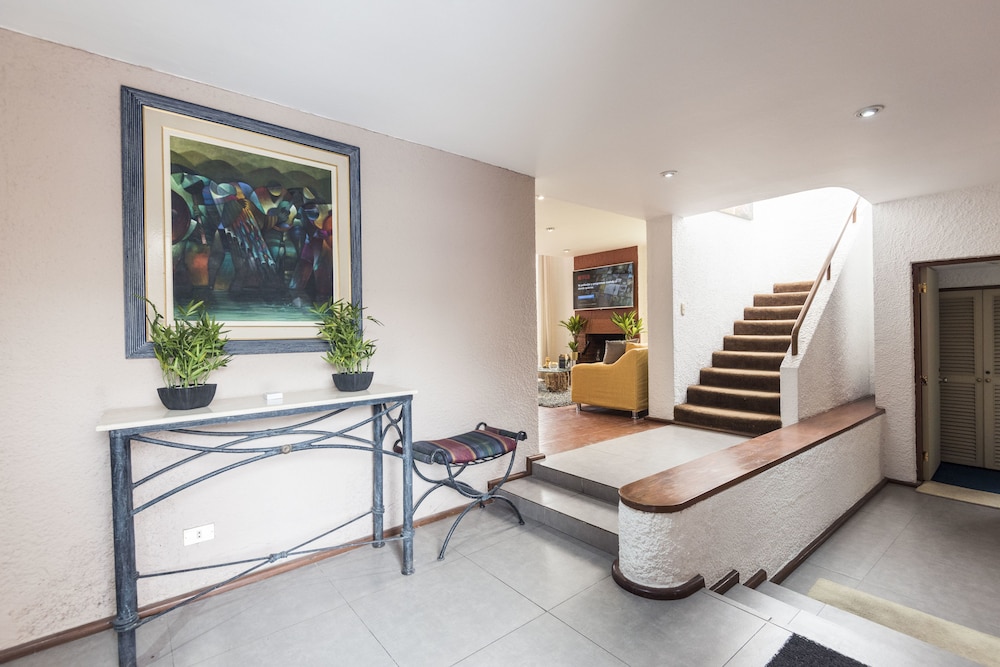 Lima Fabulous  House 5br sleep8 Next Mall view 2